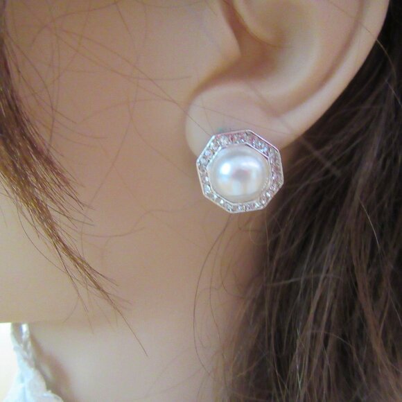 Vintage clear rhinestone & faux pearl octagonal clip on earrings marked jjG - Picture 2 of 7